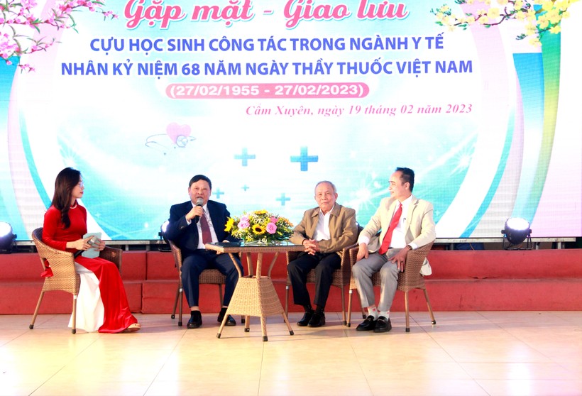 Trường THPT Cẩm Bình tri ân Cựu học sinh nhân Kỷ niệm ngày Thầy thuốc Việt Nam ảnh 3