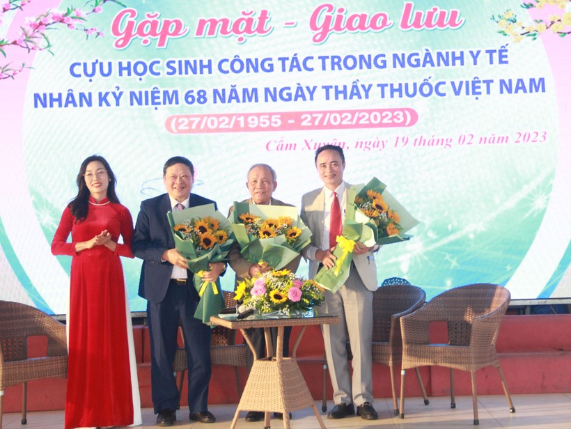 Trường THPT Cẩm Bình tri ân Cựu học sinh nhân Kỷ niệm ngày Thầy thuốc Việt Nam ảnh 5