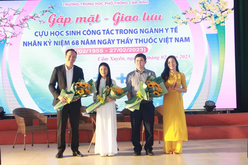 Trường THPT Cẩm Bình tri ân Cựu học sinh nhân Kỷ niệm ngày Thầy thuốc Việt Nam ảnh 6