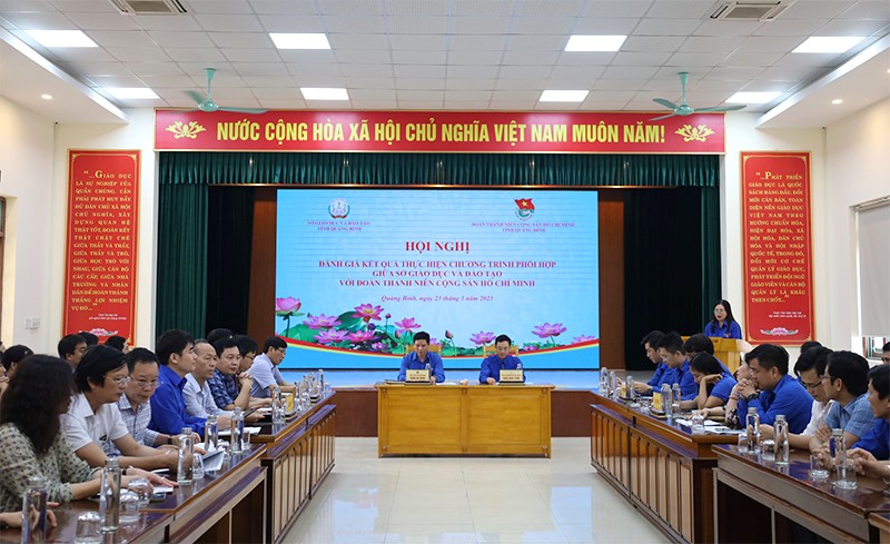 Hội nghị đánh giá kết quả thực hiện chương trình phối hợp giữa Sở Giáo dục và Đào tạo với Đoàn TNCS Hồ Chí Minh tỉnh Quảng Bình. (Ảnh: D.H).