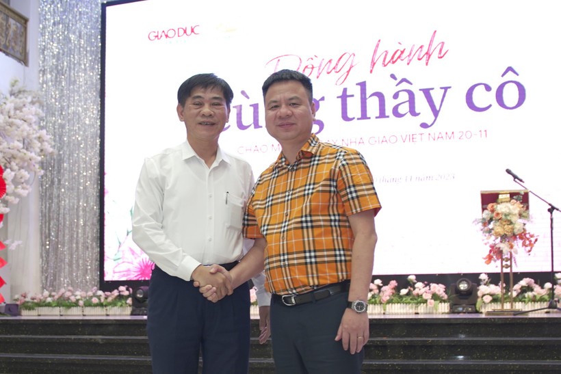 Nhà báo Triệu Ngọc Lâm - TBT Báo GD&TĐ trân trọng sự đồng hành của ông Cao Đình Hạnh, Giám đốc Công ty Phát hành báo chí Trung ương.
