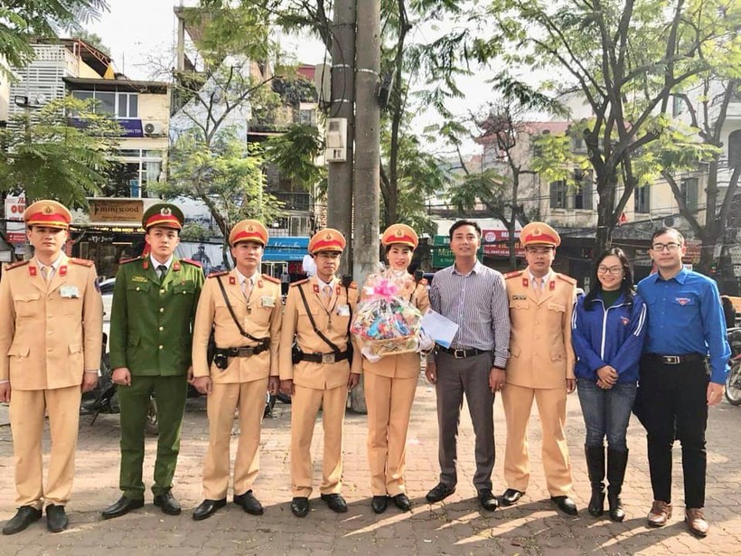 Thành đoàn Hà Nội đã tới thăm hỏi, động viên Chốt trực 141 của CATP