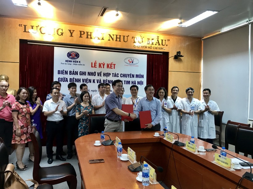 Bệnh viện K và Bệnh viện Tim Hà Nội ký kết thỏa thuận hợp tác.