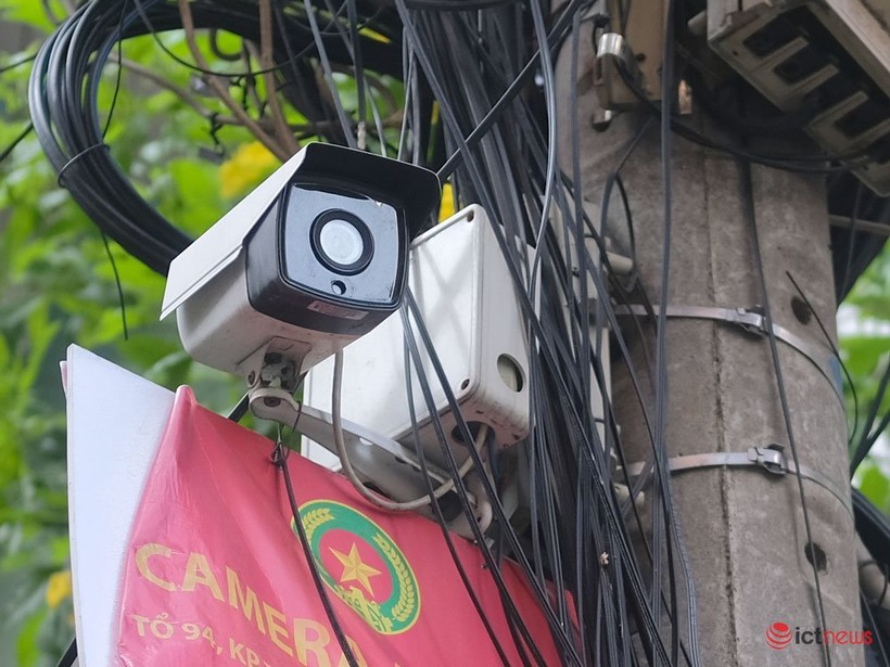 Một camera an ninh gắn trên đường ở Quận Tân Bình, TP.HCM. Ảnh: Hải Đăng.