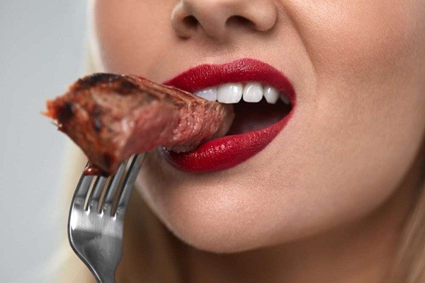 Ăn ít thịt đi và thay thế một số protein động vật bằng protein thực vật như các loại đậu để khỏe mạnh hơn.