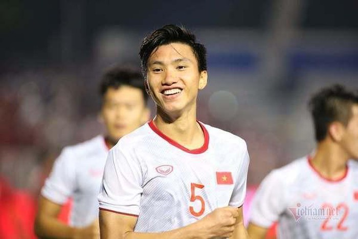 Văn Hậu vừa ghi bàn mở tỉ số cho U22 Việt Nam ở hiệp 1 trận chung kết SEA Games 30 gặp Indonesia.
