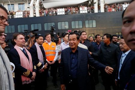 Thủ tướng Campuchia đích thân chào đón tàu du lịch MS Westerdam