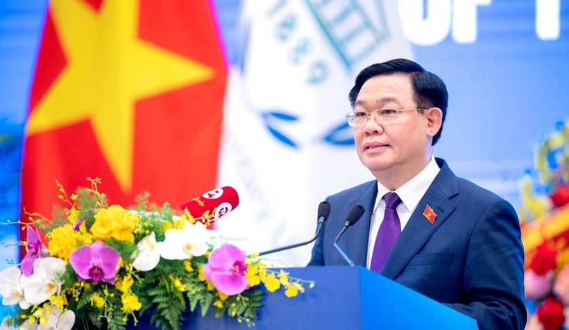 Chủ tịch Quốc hội Vương Đình Huệ phát biểu bế mạc Hội nghị. 