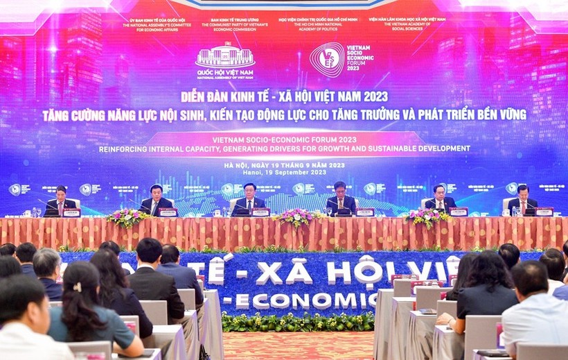 Diễn đàn Kinh tế - Xã hội Việt Nam năm 2023 có chủ đề "Tăng cường năng lực nội sinh, kiến tạo động lực cho tăng trưởng và phát triển bền vững". 