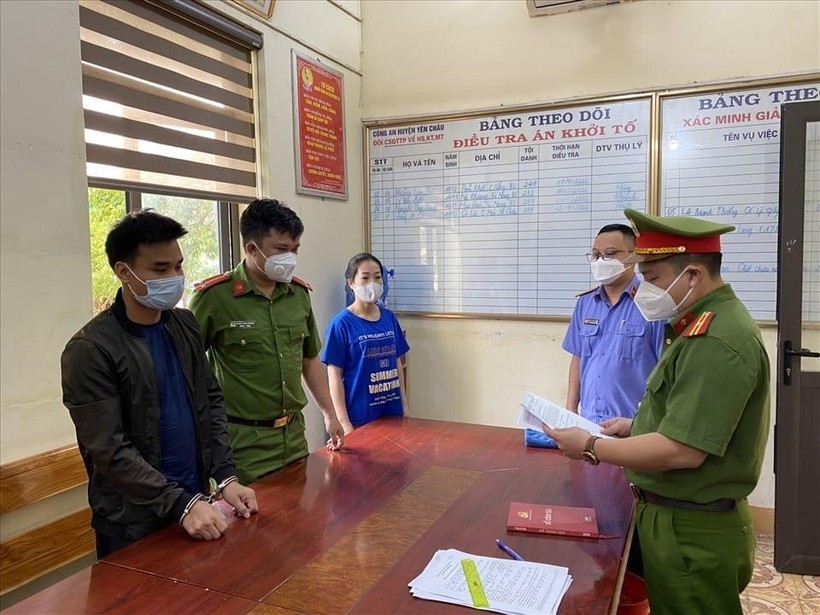 Cơ quan Công an đọc lệnh bắt giữ đối tượng Nguyễn Văn Hoan.