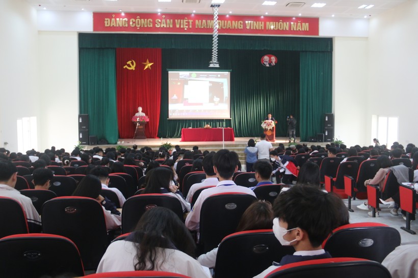Hàng nghìn học sinh Sơn La tham gia Hội thảo khởi nghiệp ảnh 1