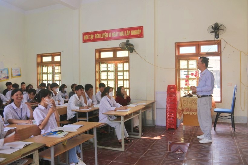 Thầy và trò Trường THPT huyện Sông Mã tổ chức ôn luyện.
