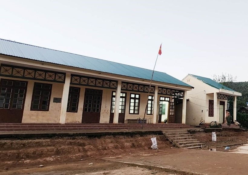 Lớp học xoá mù chữ được diễn ra tại điểm trường tiểu học Huổi Pá.