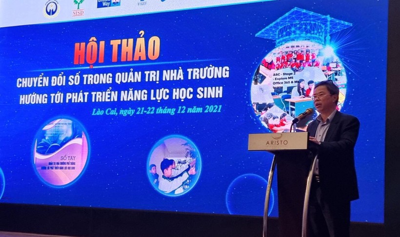 Phó Giám đốc Sở GD&ĐT Lào Cai, ông Nguyễn Thế Dũng phát biểu tại Hội thảo. 