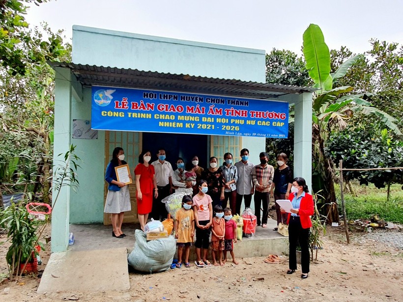 Đến nay, Hội LHPN thị xã Chơn Thành đã vận động xây dựng 13 “Mái ấm tình thương”, với tổng trị giá 861 triệu đồng.
