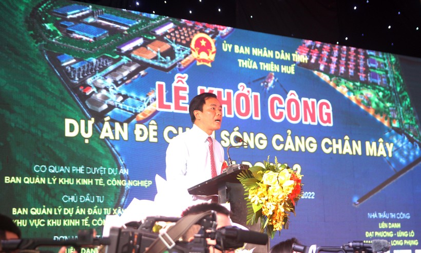Ông Nguyễn Văn Phương - Chủ tịch UBND tỉnh Thừa Thiên - Huế phát biểu chỉ đạo tại Lễ khởi công Dự án đê chắn sóng cảng Chân Mây giai đoạn 2 (Ảnh: Đại Dương).