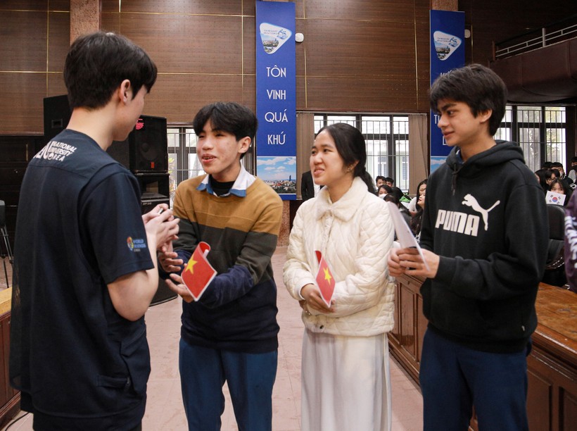 Nhiều hoạt động giao lưu giữa sinh viên Hàn Quốc và học sinh Thừa Thiên - Huế ảnh 6
