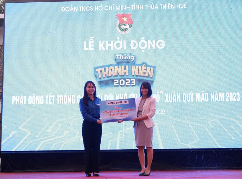 Tỉnh đoàn Thừa Thiên – Huế trao gần 2.000 xe đạp cho học sinh THCS ảnh 5