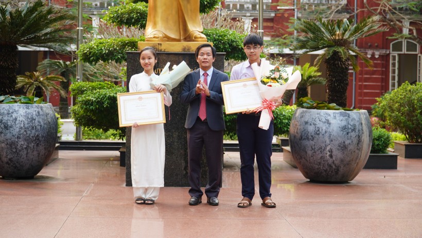 Thừa Thiên - Huế khen thưởng học sinh đoạt giải quốc gia ảnh 3