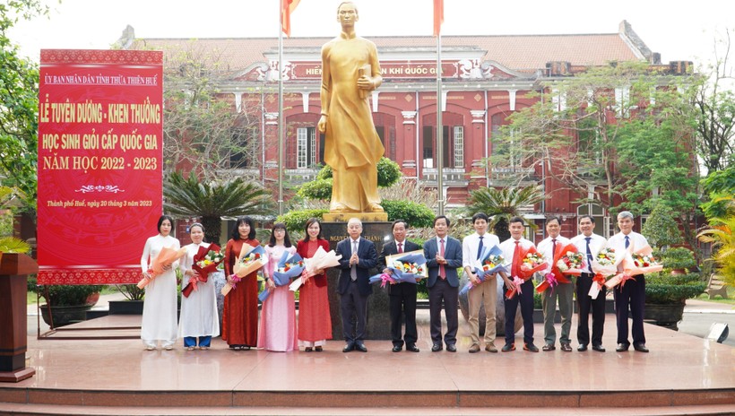 Thừa Thiên - Huế khen thưởng học sinh đoạt giải quốc gia ảnh 7