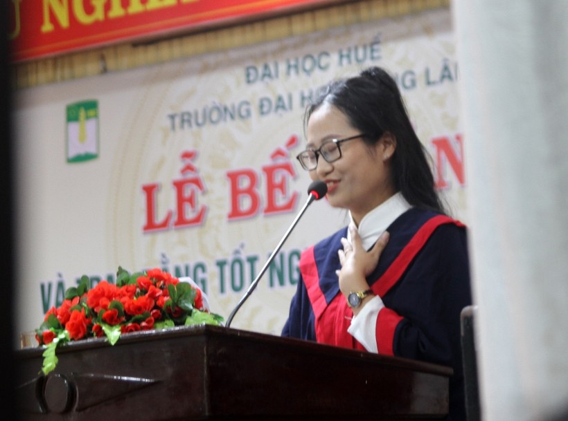 Trường ĐH Nông lâm Huế trao bằng tốt nghiệp cho gần 550 sinh viên ảnh 5