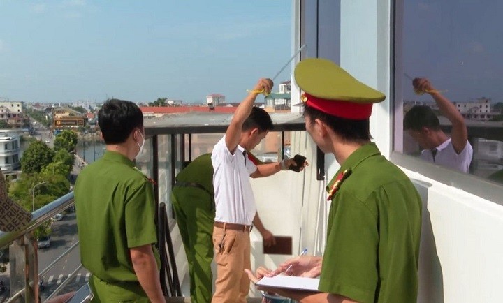 Công an tỉnh Thừa Thiên - Huế kiểm tra an toàn PCCC tại các cơ sở (Ảnh: T.H).