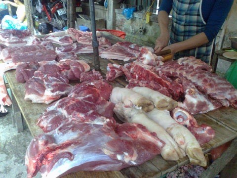 Thịt lợn tại chợ đang có giá bán rẻ thế nào?