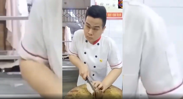 Video: Tuyệt kỹ dao thớt của người đầu bếp mù ở Trung Quốc 