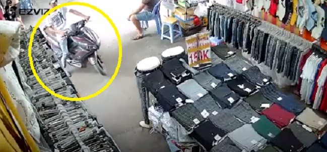 Video: Nam thanh niên xin làm nhân viên rồi trộm xe máy của chủ