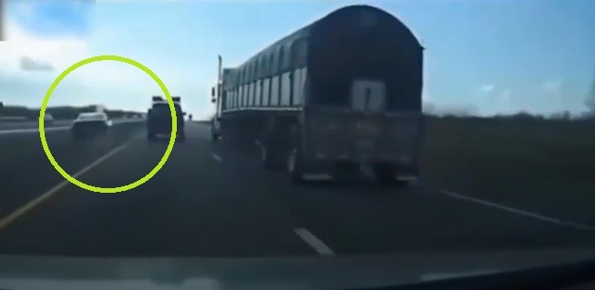 Video: Pha tạt đầu "tử thần" của tài xế xe con gây tai nạn kinh hoàng