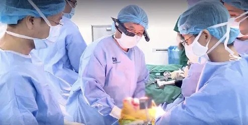 Công nghệ mới trong phẫu thuật thay khớp gối lần đầu tiên ứng dụng tại Việt Nam.