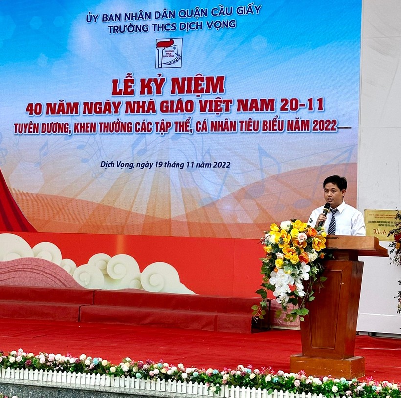 Trường THCS Dịch Vọng, Cầu Giấy tổ chức Lễ kỷ niệm 40 năm Ngày Nhà giáo Việt Nam ảnh 1