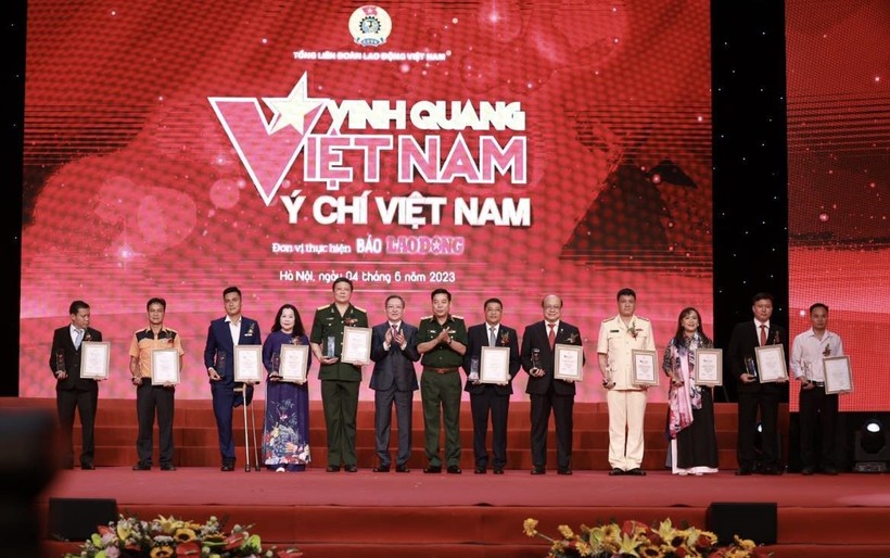 Vinh danh các cá nhân xuất sắc trong chương trình Vinh quang Việt Nam lần thứ 18.