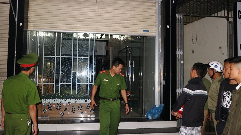 Lực lượng công an hoàn tất việc khám nghiệm ngôi nhà số 128 Hồng Bàng, TP Vinh, Nghệ An