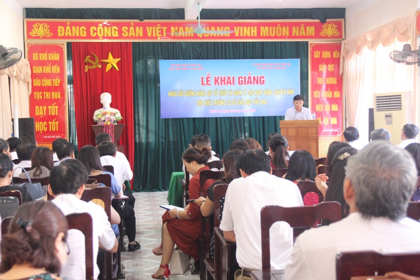 Khai giảng khóa bồi dưỡng năng lực tổ chức và quản lý các hoạt động chuyên môn bậc Tiểu học tại Nghệ An.