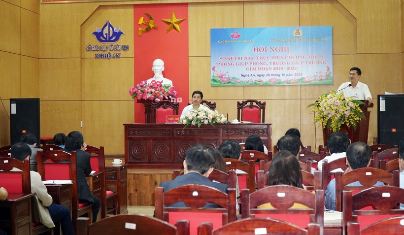 Hội nghị Sơ kết 1 năm thực hiện chương trình "Phòng giúp Phòng - trường giúp trường" tỉnh Nghệ An