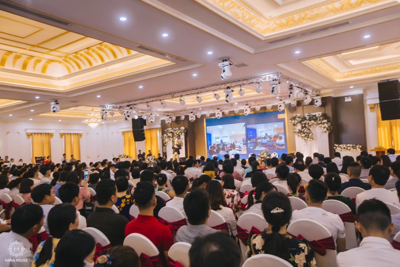 Một cuộc hội thảo huy động vốn đa cấp được tổ chức hoành tráng tại Toà nhà Đại Huệ Palace, TP.Vinh, Nghệ An. Ảnh: Sở Công thương Nghệ An