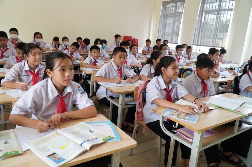 Năm học 2023-2024, Nghệ An dự báo tăng 26.000 học sinh, trong đó tăng cao nhất là cấp THCS. Ảnh: Hồ Lài.