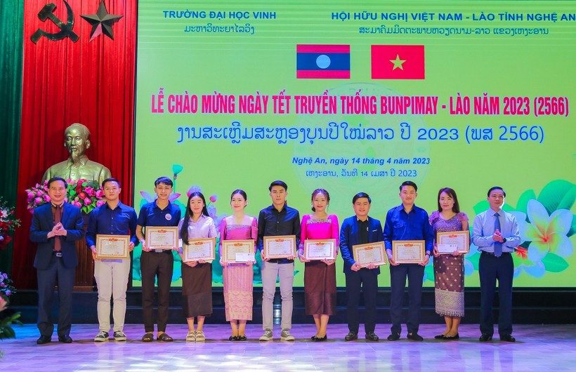 Lưu học sinh Lào tại Trường ĐH Vinh mừng đón Tết Bun-pi-may ảnh 5