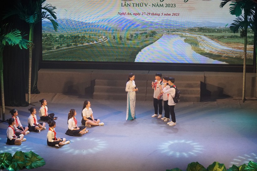 Hội thi Hát dân ca trong trường học Nghệ An 'đến hẹn lại lên' ảnh 9