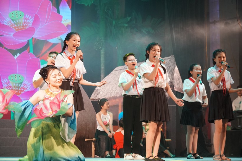 Hội thi Hát dân ca trong trường học Nghệ An 'đến hẹn lại lên' ảnh 7