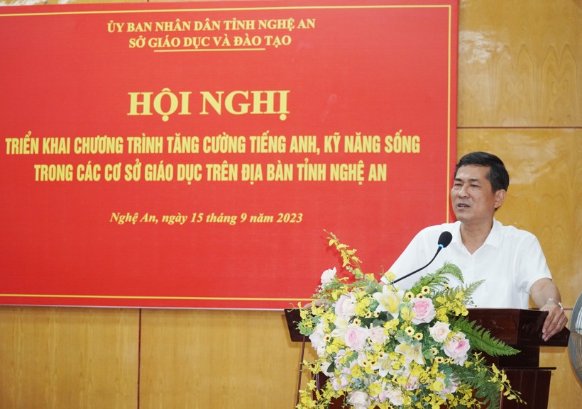 Ông Thái Văn Thành - Giám đốc Sở GD&ĐT Nghệ An cho biết đã chỉ đạo tạm dừng việc các trung tâm liên kết dạy kỹ năng sống trong trường học. Ảnh: Hồ Lài. ảnh 1