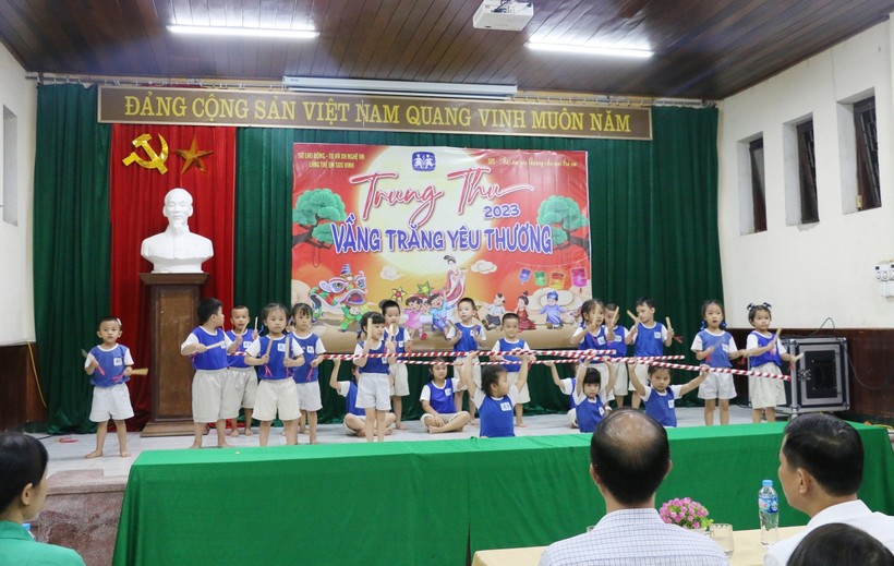 Chương trình tết trung thu đến sớm với trẻ em còn nhiều thiệt thòi ở Làng SOS Vinh, Nghệ An. Ảnh: Hồ Lài. ảnh 2