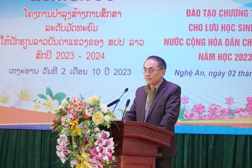 Ông Bun Lườn Văn Na Hặc - Giám đốc Sở Giáo dục và Thể thao tỉnh Xiêng Khoảng (Lào) phát biểu tại buổi lễ. Ảnh: Hồ Lài. ảnh 7