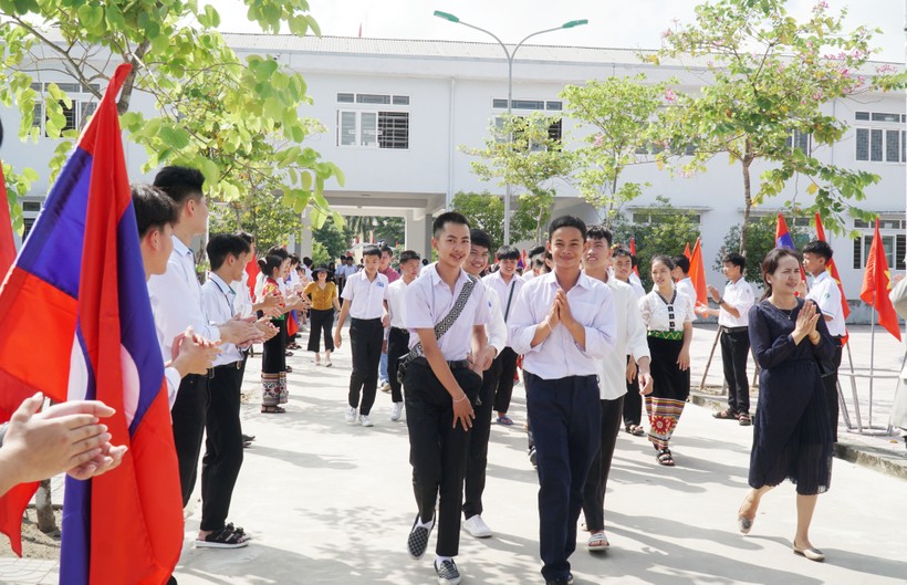 Trong năm đầu tiên, có 31 lưu học sinh Lào của 6 tỉnh Xiêng Khoảng, Hủa Phăn, Bô Ly Khăm Xay, Viêng Chăn, Sa Vẳn Na Khẹt và tỉnh Khăm Muộn sang học tại Nghệ An. Ảnh: Hồ Lài. ảnh 4
