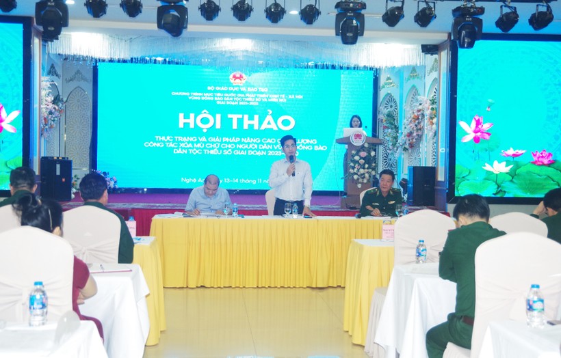 Hội thảo thực trạng và giải pháp nâng cao chất lượng công tác xóa mù chữ cho người dân vùng đồng bào dân tộc thiểu số giai đoạn 2023-2030 các tỉnh miền Trung tổ chức tại Nghệ An. Ảnh: Hồ Lài.