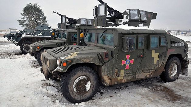 Xe bọc thép HMMWV trong Quân đội Ukraine.