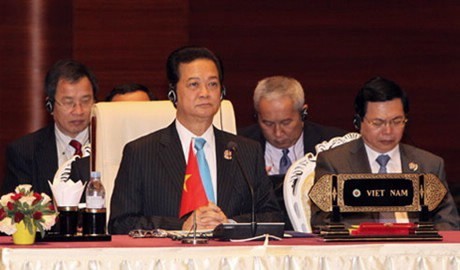 Thủ tướng Nguyễn Tấn Dũng phát biểu tại Hội nghị Cấp cao ASEAN lần thứ 24.  Ảnh VGP/Nhật Bắc