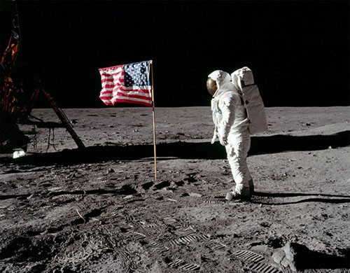 Số phận những lá cờ cắm trên Mặt Trăng