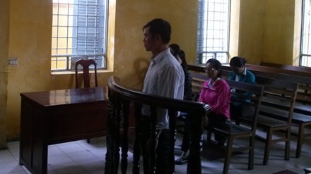 Bác sĩ Kha Ly trước tòa